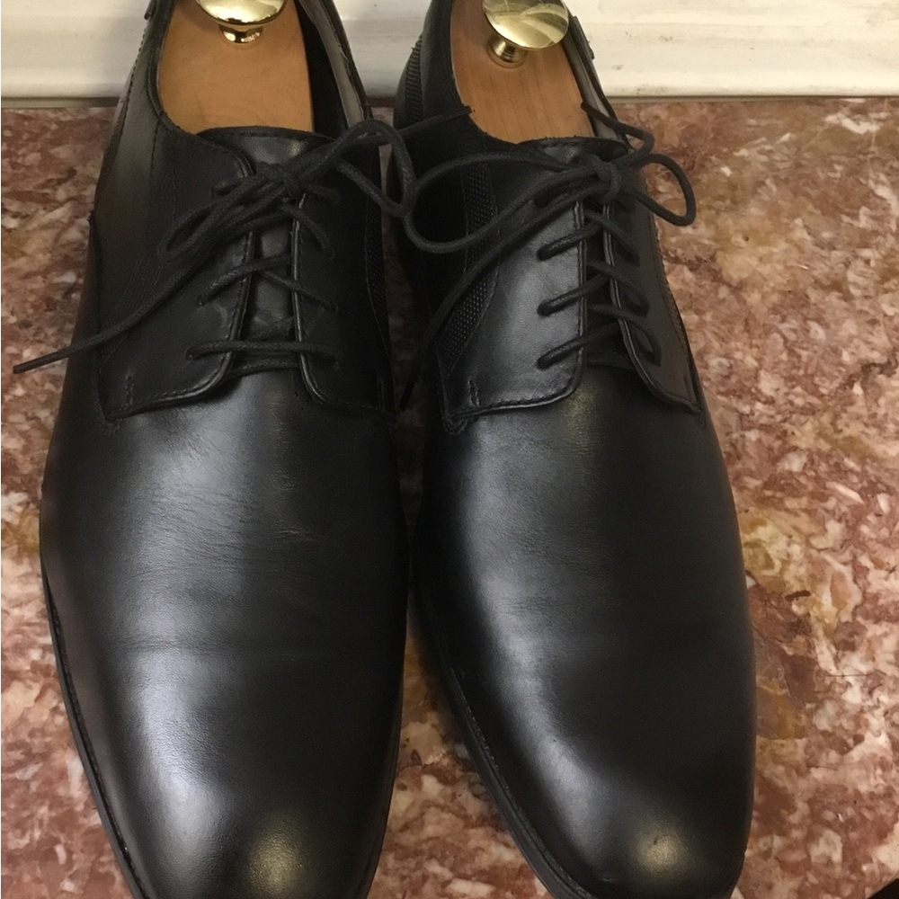 Clarks Men's Classic Black Oxfords